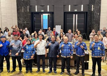 Wakil Ketua Komisi II DPRD Kota Bandung H. Rizal Khairul, S.IP., M.Si., menjadi narasumber Tata Cara Pembuatan dan Pengesahan Peraturan Perusahaan (PP) bagi perusahaan di wilayah Kota Bandung, di Hotel Grandia, Bandung, Selasa, 21 April 2026. (Foto: Dok Humas)