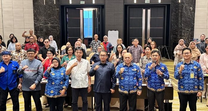 Wakil Ketua Komisi II DPRD Kota Bandung H. Rizal Khairul, S.IP., M.Si., menjadi narasumber Tata Cara Pembuatan dan Pengesahan Peraturan Perusahaan (PP) bagi perusahaan di wilayah Kota Bandung, di Hotel Grandia, Bandung, Selasa, 21 April 2026. (Foto: Dok Humas)