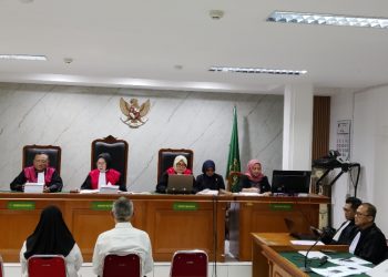Dua terdakwa utama dari pihak swasta, yakni: Trisnadi Yulrisman, Direktur Utama PT Karabha Digdaya, dan Berliana Tri Kusuma, Head Corporate Legal PT Karabha Digdaya Keduanya diduga berperan sebagai pemberi suap kepada sejumlah pejabat di PN Depok.