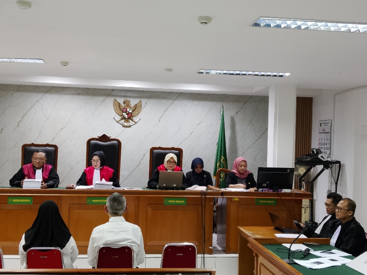 Dua terdakwa utama dari pihak swasta, yakni: Trisnadi Yulrisman, Direktur Utama PT Karabha Digdaya, dan Berliana Tri Kusuma, Head Corporate Legal PT Karabha Digdaya Keduanya diduga berperan sebagai pemberi suap kepada sejumlah pejabat di PN Depok.