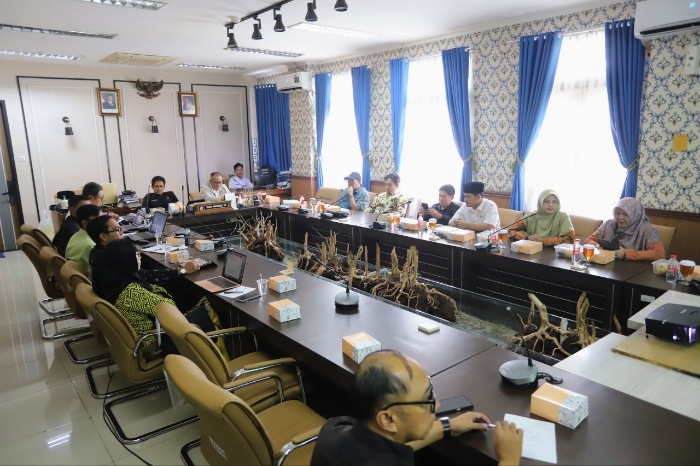 Bapemperda DPRD Kota Bandung menggelar Rapat Kerja terkait Raperda tentang Bantuan Hukim Bagi Masyarakat Miskin di Kota Bandung, di Gedung DPRD Kota Bandung, Rabu, 22 April 2026.