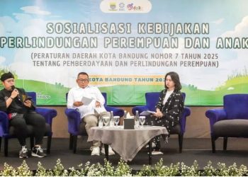 Wakil Ketua I DPRD Kota Bandung, H. Toni Wijaya, S.E., S.H., menjadi narasumber dalam kegiatan Sosialisasi Kebijakan Perlindungan Perempuan dan Anak di Kota Bandung, di Hotel Papandayan.