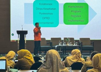 Ketua Komisi IV DPRD Kota Bandung H. Iman Lestariyono, S.Si., S.H., menjadi narasumber Optimalisasi Tata Naskah Pendokumentasian Akreditasi di Era Integrasi Layanan Primer, di Hotel Holiday Inn Bandung, Selasa, 28 April 2026. Foto (Humpro DPRD Kota Bandung).