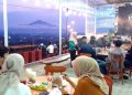 Sejumlah pengunjung tengah menikmati hidangan dan pemandangan alam di In Coofee, Desa Citali, Kecamatan Pamulihan, Kabupaten Sumedang. (Foto: Istimewa)
