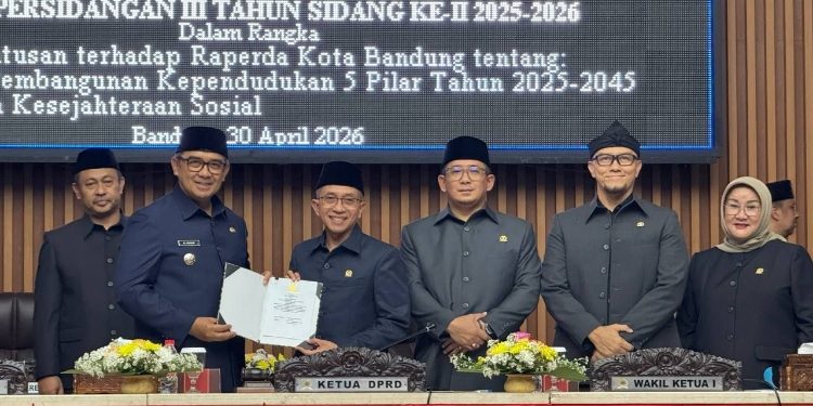 Rapat Paripurna di Gedung DPRD Kota Bandung, Kamis, 30 April 2026.