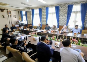 Bapemperda DPRD Kota Bandung menggelar rapat kerja membahas Raperda Lembaga Bantuan Hukum bagi Masyarakat Miskin, di Ruang Rapat Bapemperda, Rabu, 6 Mei 2026. Foto Dok Humas