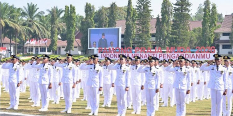 Presiden Prabowo Subianto memimpin Upacara Pelantikan Pamong Praja Muda (PPM) Angkatan XXXIII Institut Pemerintahan Dalam Negeri (IPDN) Tahun 2026 yang digelar di Lapangan Parade IPDN Kampus Jatinangor, Institut Pemerintahan Dalam Negeri, Kabupaten Sumedang, Provinsi Jawa Barat, pada Rabu, 29 Juli 2026. Foto: BPMI Setpres/Rusman