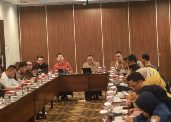 Focus Group Discussion (FGD) terkait Rancangan Peraturan Daerah (Raperda) tentang Pengelolaan Sampah Kota Bandung, di Hotel Best Western Bandung, Senin, 24 Agustus 2026.