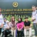 Pengurus BaraJP Bogor Raya, Mega Hernita (Ketua DPC BaraJP Bogor Raya), Sri Ratnaningsih atau Nci (Wakil Ketua BaraJP Bogor Raya) dan Jaya (koordinator) saat mendampingi enam orang siswa yang mendaftar proses pengambilan izajah.