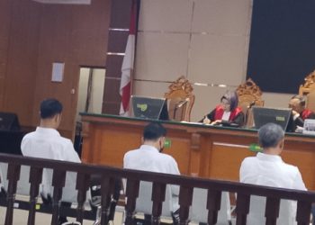 Para terdakwa Ketua PN Depok, I Wayan Eka Mariarta, Mantan Wakil Ketua PN Depok, Bambang Setyawan, dan Hakim Jurusita PN Depok, Yohansyah Maruanaya menjalani sidang tuntutan di PN Tipikor Bandung.