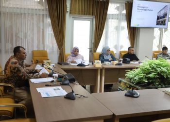 Kota Bandung.
Komisi III DPRD Kota Bandung bahas penertiban pohon dan reklame ilegal bersama sejumlah OPD, Ruang Bamus DPRD Kota Bandung, Selasa 29 September 2026.